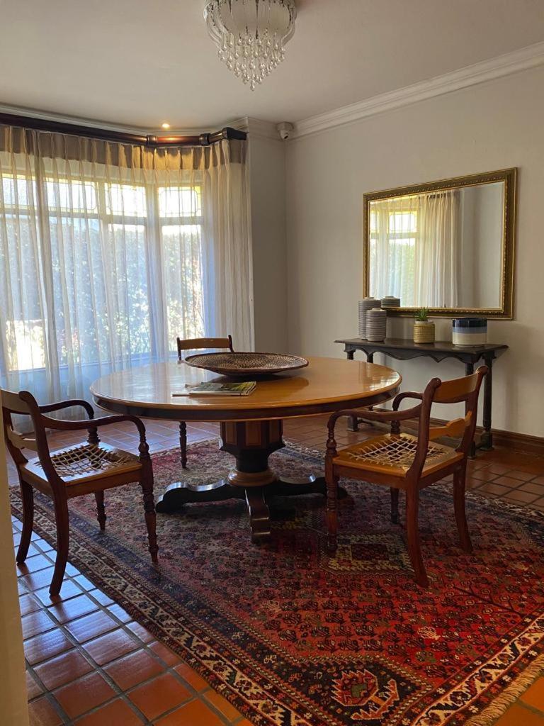 The Woodpecker Inn Преторія Екстер'єр фото