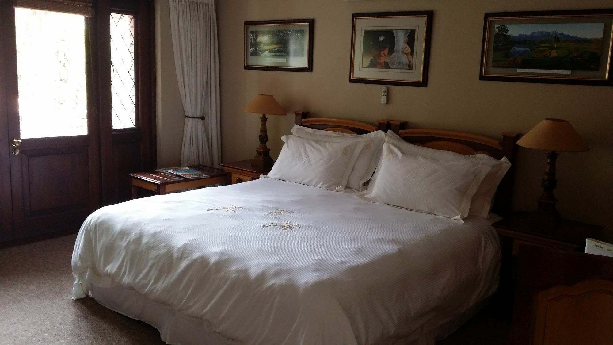 The Woodpecker Inn Преторія Екстер'єр фото
